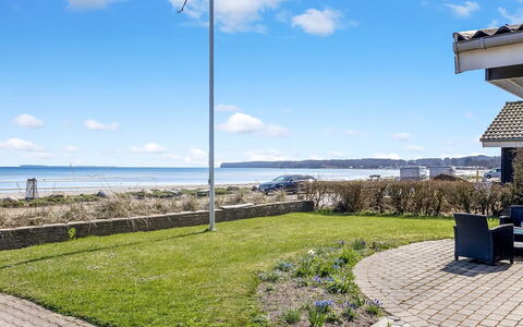 Cornelius - 30M from the Sea: Gras, Grasland, Land Lot, Verblijf, Landelijk Gebied, Weide, Garden Gebouwen, Tuin, Schuur