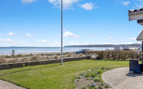 Cornelius - 30M from the Sea: Gras, Grasland, Land Lot, Verblijf, Landelijk Gebied, Weide, Garden Gebouwen, Tuin, Schuur