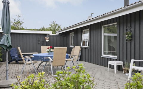 Cornelius - 30M from the Sea: Hout, Huis, Siding, Dak, Deur, Verblijf, Tuin, Backyard, Werf, Landscaping