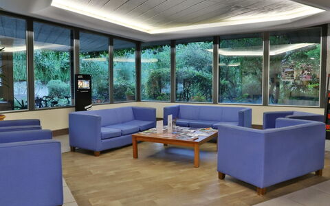 Grospierres 602: Interieur Ontwerp, Meubilair, Flooring, Verdieping, Plafond, Verlichting, Bankstel, Kamer, Woonkamer