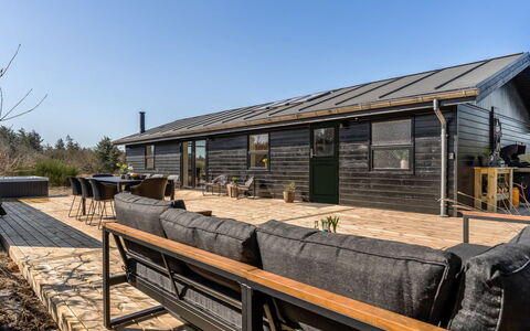 Heidl - 2Km from the Sea: Hout, Huis, Veranda, Dek, Hardwood, Dak, Beits, Houten Vloer, Eco Hotel