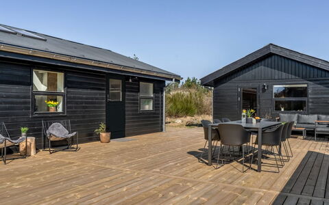 Heidl - 2Km from the Sea: Hout, Huis, Veranda, Dek, Hardwood, Dak, Beits, Houten Vloer, Eco Hotel
