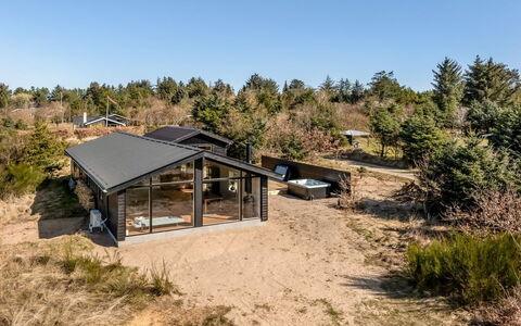 Heidl - 2Km from the Sea: Hout, Huis, Veranda, Dek, Hardwood, Dak, Beits, Houten Vloer, Eco Hotel