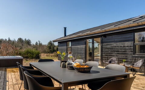 Heidl - 2Km from the Sea: Hout, Huis, Veranda, Dek, Hardwood, Dak, Beits, Houten Vloer, Eco Hotel