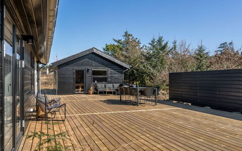 Heidl - 2Km from the Sea: Hout, Huis, Veranda, Dek, Hardwood, Dak, Beits, Houten Vloer, Eco Hotel
