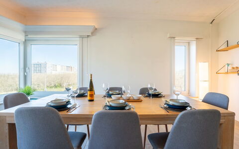 Verona: Meubilair, Eetkamer, Interieur Ontwerp, Tafel, Keuken En Eettafel, Hout, Stoel, Flooring, Verdieping, Verlichting