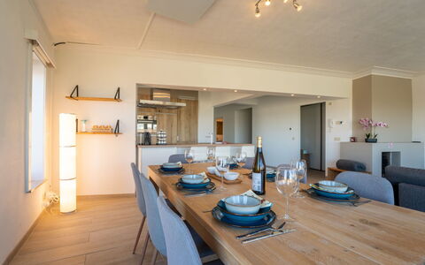 Verona: Meubilair, Plafond, Interieur Ontwerp, Flooring, Verdieping, Keuken En Eettafel, Kamer, Stoel, Appartement, Eetkamer