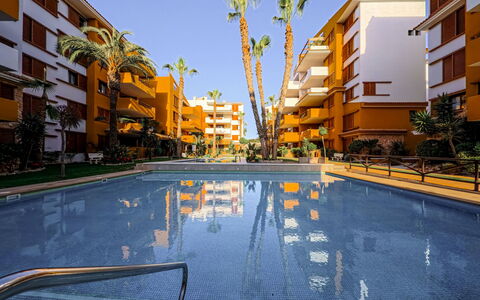 La Recoleta: Appartement, Meubilair, Woongebied, Balkon, Condominium, Stoel, Schaduw, Toevlucht, Kust, Hotel