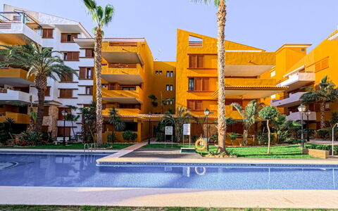 La Recoleta: Appartement, Meubilair, Woongebied, Balkon, Condominium, Stoel, Schaduw, Toevlucht, Kust, Hotel
