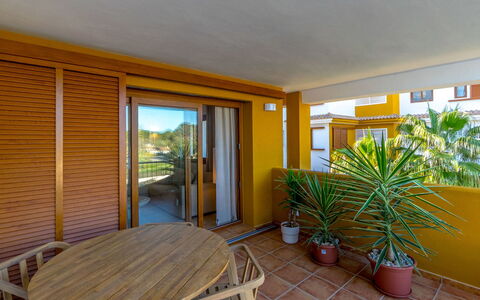 La Recoleta: Appartement, Meubilair, Woongebied, Balkon, Condominium, Stoel, Schaduw, Toevlucht, Kust, Hotel