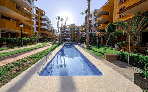 La Recoleta: Appartement, Meubilair, Woongebied, Balkon, Condominium, Stoel, Schaduw, Toevlucht, Kust, Hotel
