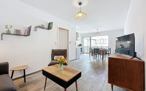 Océanide: Appartement, Balkon, Condominium, Stoel, Aluminium, Leuning, Hardwood, Daylighting, Penthouse, Dek