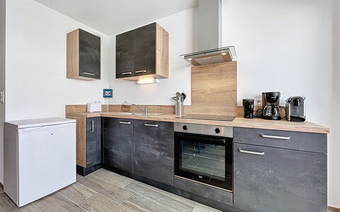 Océanide: Appartement, Balkon, Condominium, Stoel, Aluminium, Leuning, Hardwood, Daylighting, Penthouse, Dek