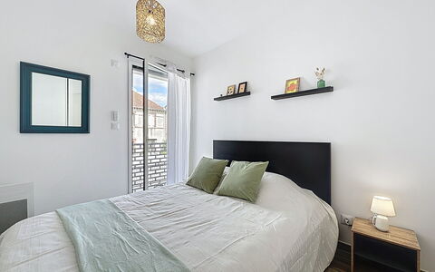 Océanide: Appartement, Balkon, Condominium, Stoel, Aluminium, Leuning, Hardwood, Daylighting, Penthouse, Dek