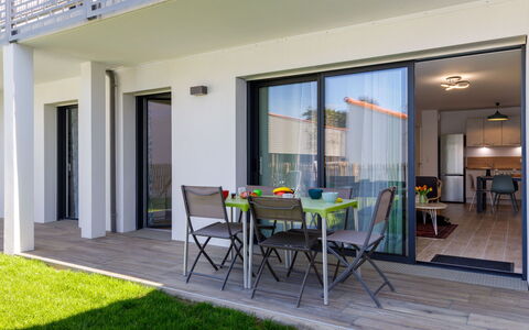 La Bernerie-En Retz 150: Appartement, Meubilair, Woongebied, Balkon, Condominium, Stoel, Schaduw, Toevlucht, Kust, Hotel
