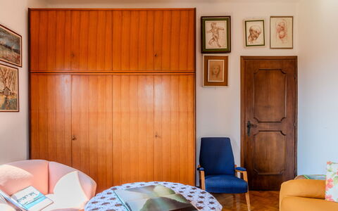 Mariarosa: Appartement, Meubilair, Woongebied, Balkon, Condominium, Stoel, Schaduw, Toevlucht, Kust, Hotel