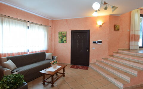 Belvedere Apartment Ac, Budoni: Meubilair, Interieur Ontwerp, Flooring, Verdieping, Bankstel, Plafond, Kamer, Verlichting, Woonkamer, Tafel