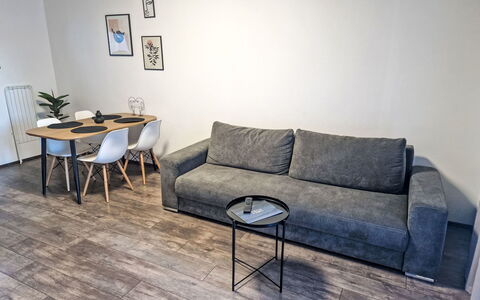 Lakeview Luxury Lodge & Garden: Flooring, Meubilair, Verdieping, Hout, Bankstel, Interieur Ontwerp, Houten Vloer, Kamer, Appartement, Woonkamer