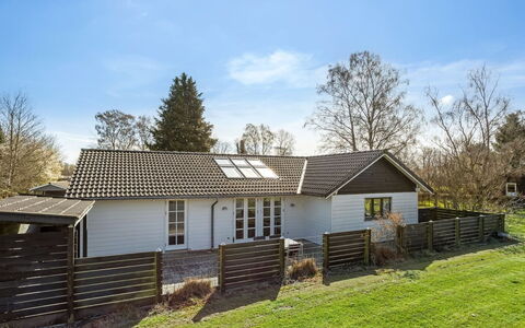 Prohor - 150M from the Sea: Landgoed, Schaduw, Oprit, Boerderij