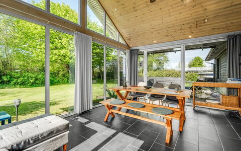 Fido - 500M to the Fjord: Huis, Veranda, Verblijf, Hardwood, Landgoed, Stoel, Schaduw, Garden Gebouwen, Tuin, Plank