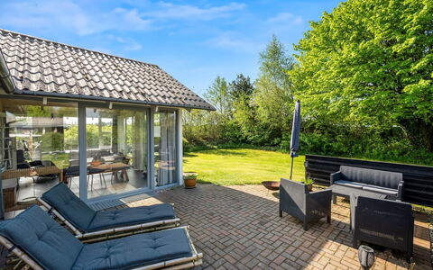 Fido - 500M to the Fjord: Dak, Struik, Huis, Land Lot, Verblijf, Schaduw, Tuin, Groundcover, Landgoed, Buitenmeubels