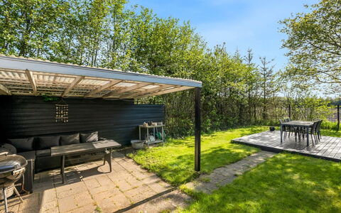Fido - 500M to the Fjord: Tuin, Land Lot, Schaduw, Groundcover, Gazon, Buitenmeubels, Landscaping, Backyard, Werf