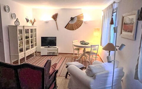 Apartamento Com 1 Quarto Ua33: Zwembad, Samengesteld Materiaal, Appartement, Condominium, Villa, Landscaping, Toevlucht, Hotel, Balkon, Eco Hotel