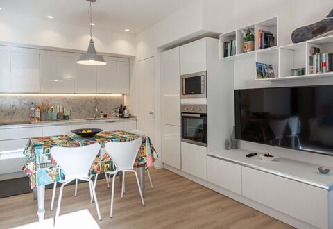 La Casa Dei Mandarini: Meubilair, Interieur Ontwerp, Keuken, Flooring, Muur, Toestel Van De Keuken, Countertop, Cabinetry, Hout, Plafond