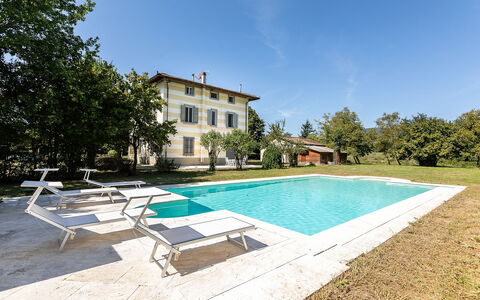 Villa Amelia: Blauw, Zwembad, Huis, Huis, Landgoed, Toevlucht, Buitenmeubels, Villa, Tuin, Herenhuis