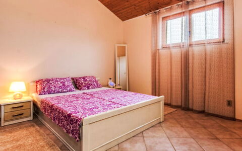 Paola: Interieur Ontwerp, Bed, Verdieping, Meubilair, Slaapkamer, Flooring, Hout, Kamer, Plafond, Laken
