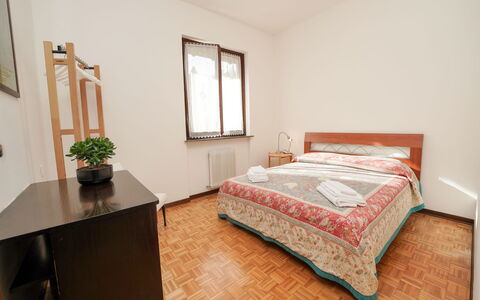 Re.ri: Bed, Bedding, Slaapkamer, Interieur Ontwerp, Laken, Verdieping, Meubilair, Flooring, Kamer, Hout