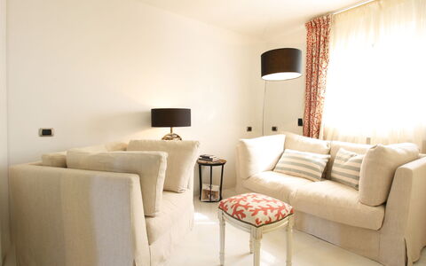 Villino Sonia: Meubilair, Interieur Ontwerp, Bankstel, Muur, Woonkamer, Hout, Flooring, Kamer, Verdieping, Textiel
