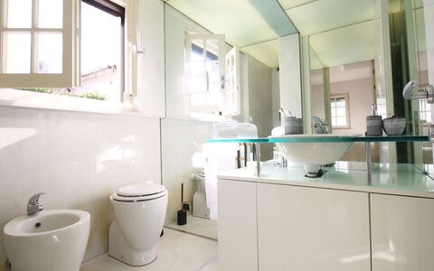 Villino Sonia: Interieur Ontwerp, Loodgieterswerkinrichting, Badkamer, Flooring, Wastafel In De Badkamer, Wastafel, Verdieping, Spiegel, Kraan, Loodgieter