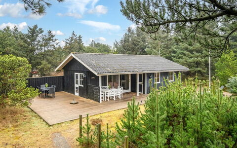 Brodde - 300M from the Sea: Blauw, Zwembad, Meubilair, Buitenmeubels, Toevlucht, Stoel, Schaduw, Eco Hotel, Bloempot