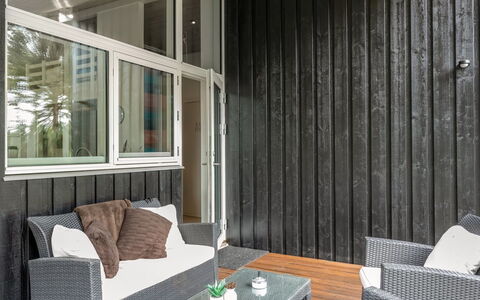 Nanni - from the Sea: Hout, Huis, Veranda, Dek, Hardwood, Dak, Beits, Houten Vloer, Eco Hotel