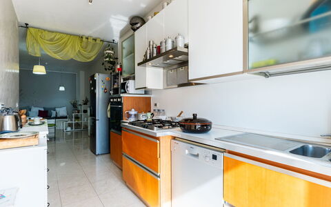 Calella: Meubilair, Hout, Interieur Ontwerp, Cabinetry, Keuken, Flooring, Countertop, Kast, Kamer, Beits