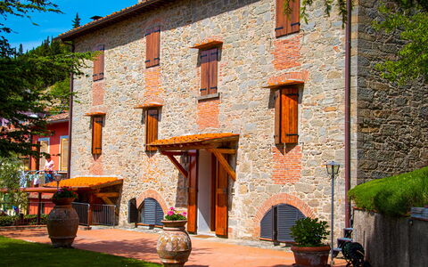 Agriturismo Casa Da Pietro: Steen, Tuin, Landgoed, Hacienda, Villa, Landscaping, Boerderij, Backyard, Eco Hotel