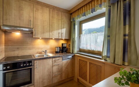 Niederau 26: Interieur Ontwerp, Hout, Keuken, Meubilair, Cabinetry, Flooring, Kamer, Plafond, Verdieping, Countertop
