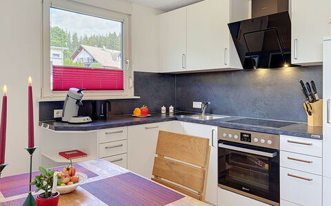 Blackforest Birdnest: Keuken, Toestel Van De Keuken, Countertop, Meubilair, Flooring, Interieur Ontwerp, Hout, Major Appliance, Cabinetry, Huis
