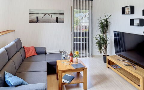 Blackforest Birdnest: Meubilair, Interieur Ontwerp, Flooring, Bankstel, Verdieping, Hout, Woonkamer, Kamer, Huis, Verlichting