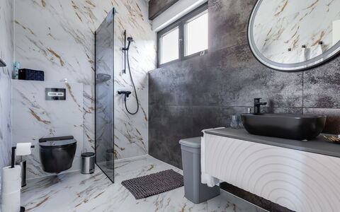 Giny: Loodgieterswerkinrichting, Flooring, Interieur Ontwerp, Verdieping, Kraan, Wastafel, Badkamer, Tegel, Loodgieter, Spiegel