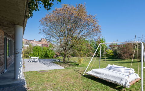 Stordita: Meubilair, Tuin, Buitenmeubels, Gazon, Stoel, Schaduw, Park, Werf, Backyard, Landscaping