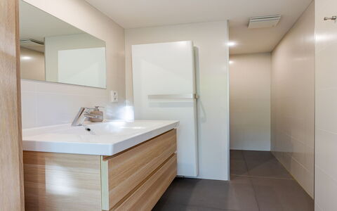 Residence Domburg: Flooring, Interieur Ontwerp, Verdieping, Hout, Badkamerkast, Wastafel In De Badkamer, Loodgieterswerkinrichting, Badkamer, Loodgieter, Cabinetry