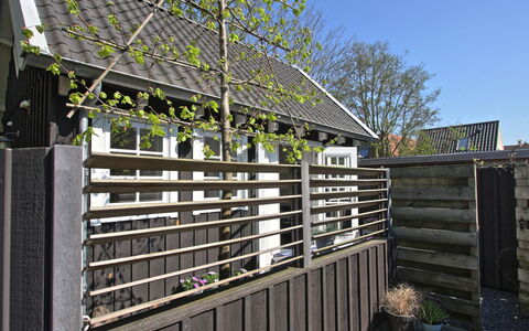 Residence Domburg: Hout, Hek, Samengesteld Materiaal, Siding, Home Schermen, Metaal, Poort, Hardwood, Balkon, Plank