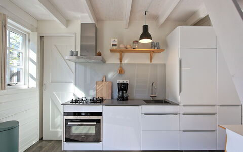 Residence Domburg: Keuken, Toestel Van De Keuken, Major Appliance, Countertop, Flooring, Hout, Cabinetry, Interieur Ontwerp, Meubilair, Verdieping