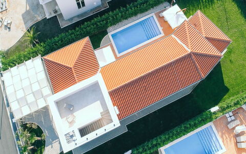 Fordaliso: Woongebied, Zwembad, Huis, Huis, Dak, Architectuur, Landgoed, Samengesteld Materiaal, Toevlucht, Eco Hotel