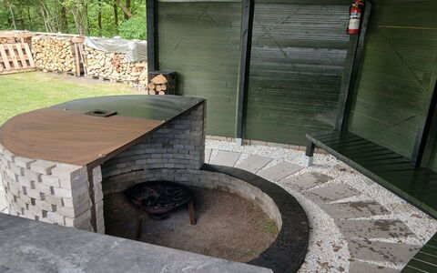 Calli: Huis, Huis, Deur, Dak, Verblijf, Landgoed, Tuin, Schaduw, Siding, Werf