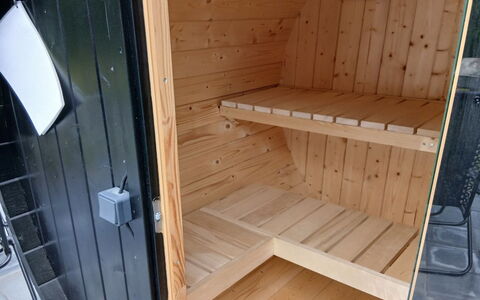 Calli: Huis, Huis, Deur, Dak, Verblijf, Landgoed, Tuin, Schaduw, Siding, Werf
