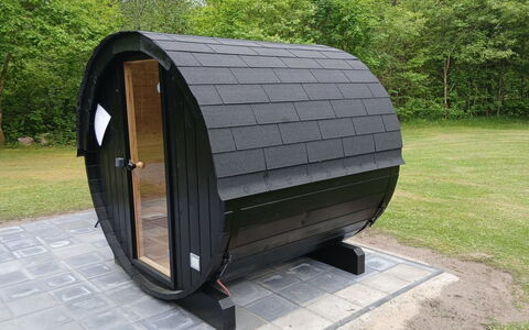 Calli: Huis, Huis, Deur, Dak, Verblijf, Landgoed, Tuin, Schaduw, Siding, Werf