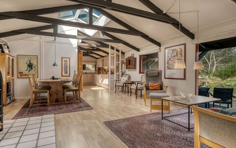 Nimrod - 800M from the Sea: Interieur Ontwerp, Meubilair, Flooring, Plafond, Verdieping, Verlichting, Bankstel, Kamer, Woonkamer, Houten Vloer